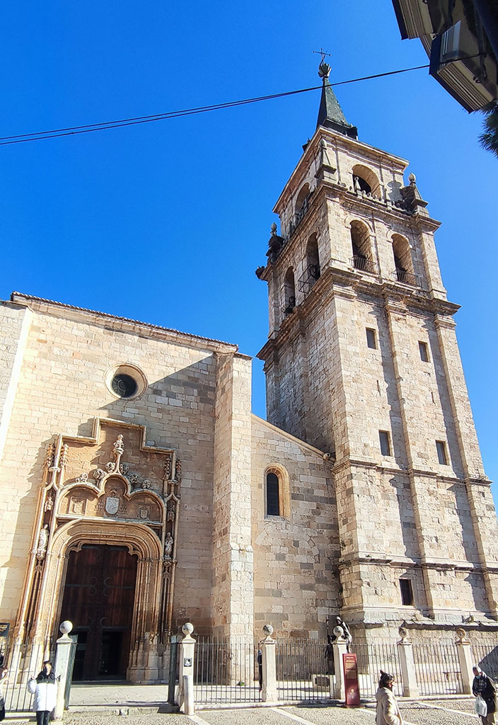 Fachada de la Catedral Magristral, Alcalá de Henares