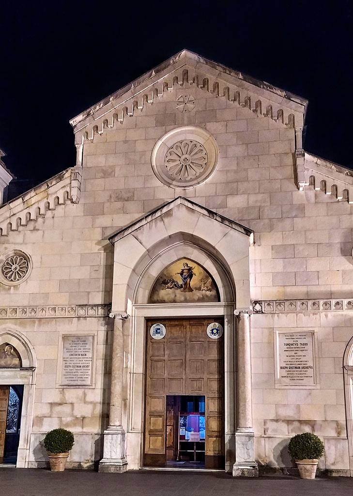 Guia de oporto en 2 dias Catedrale dei Santi Pilippo Giacomo, Sorrento