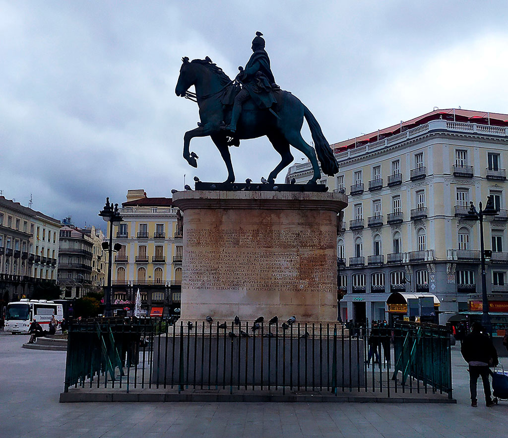 Guía de Los imprescindibles de Madrid Estatua Ecuestre de Carlos III